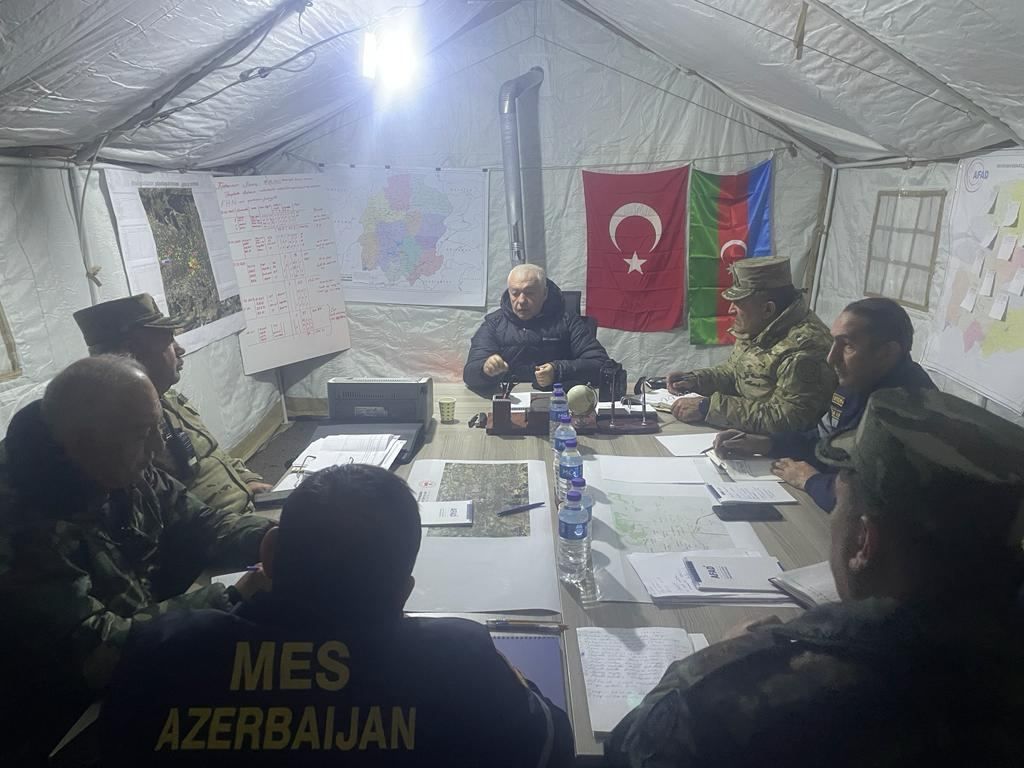 Azerbaijani Emergencies Ministry discusses rescue operations in Turkiye's quake-hit province