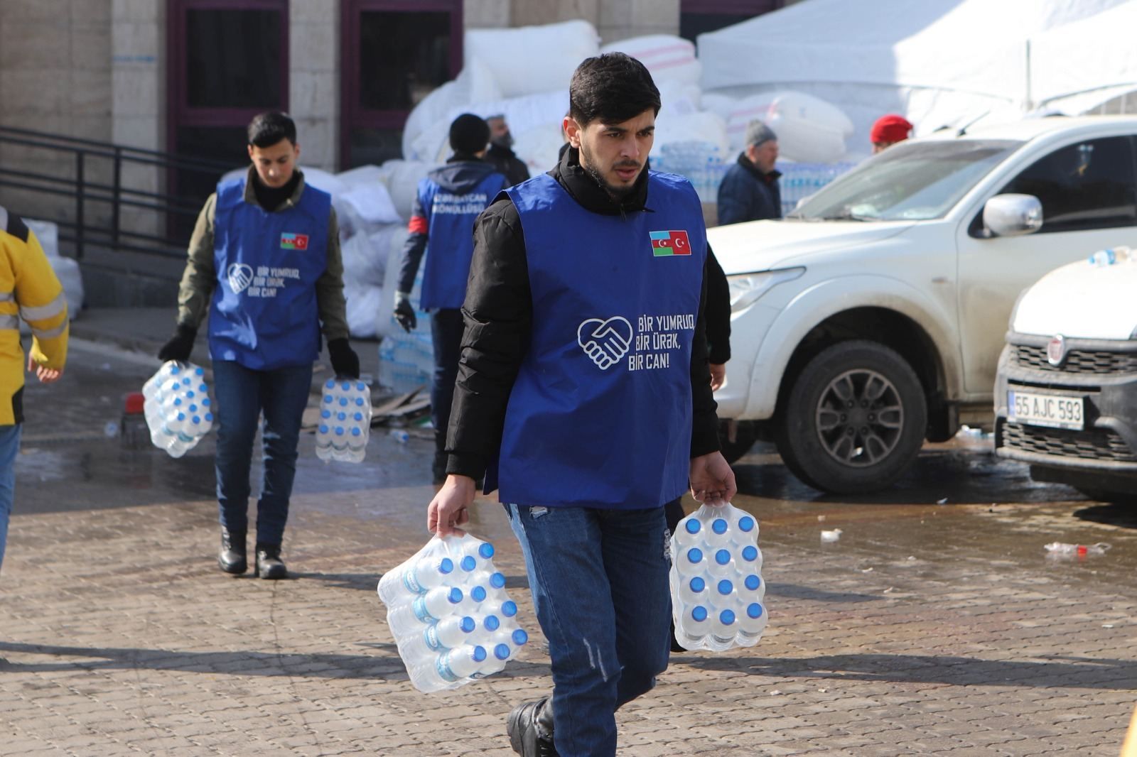 Azerbaijani rescuers & volunteers continue search-aid operations in quake-hit region of Turkiye [PHOTO/VIDEO] - Gallery Image