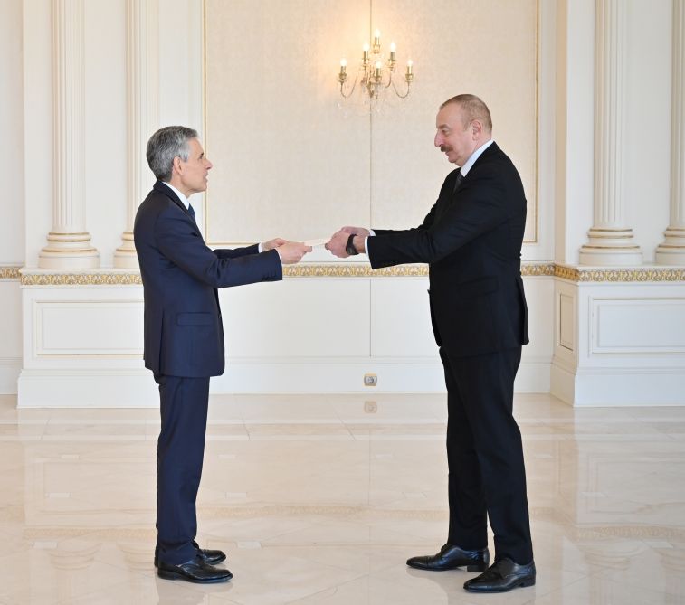 President Ilham Aliyev receives credentials of incoming San Marino ambassador [UPDATE]