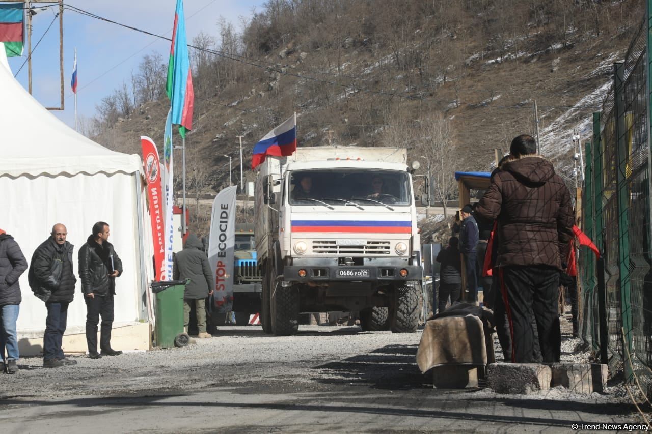 Day 68: Azerbaijanis alert on Khankanadi road with powerful slogans [PHOTO] - Gallery Image