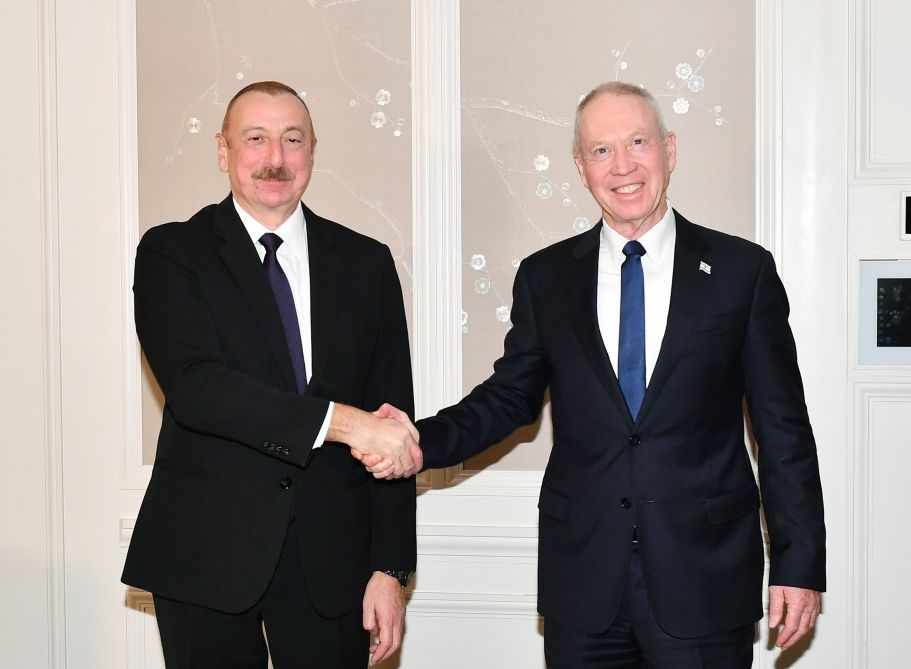 President Ilham Aliyev met with Defence Minister of Israel in Munich [PHOTOS/VIDEO]