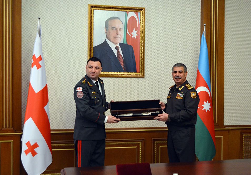 Azerbaijani & Georgian defence chiefs discuss prospects of military co-op [PHOTO]