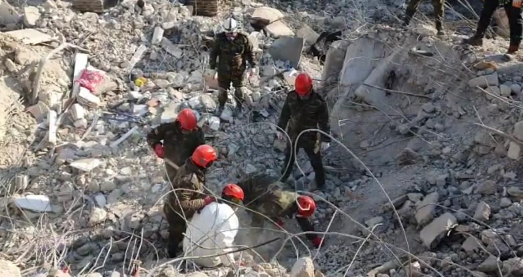 Azerbaijan's rescue team hands over gold, and jewelry found in quake-hit Hatay in Turkiye [PHOTO/VIDEO]