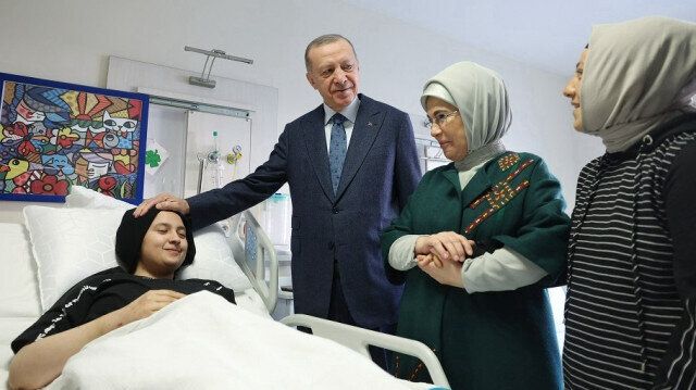 Turkiye's President & First Lady visit quake victims in Ankara hospital