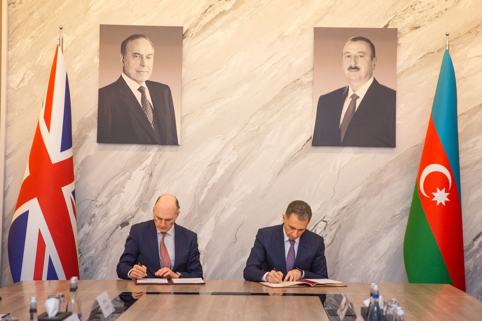 Azerbaijan & UK governments sign agreement on international road transport [PHOTO]