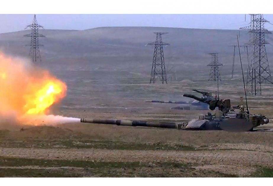 Azerbaijani army tank units perform military tasks to remain combat ready [VIDEO]