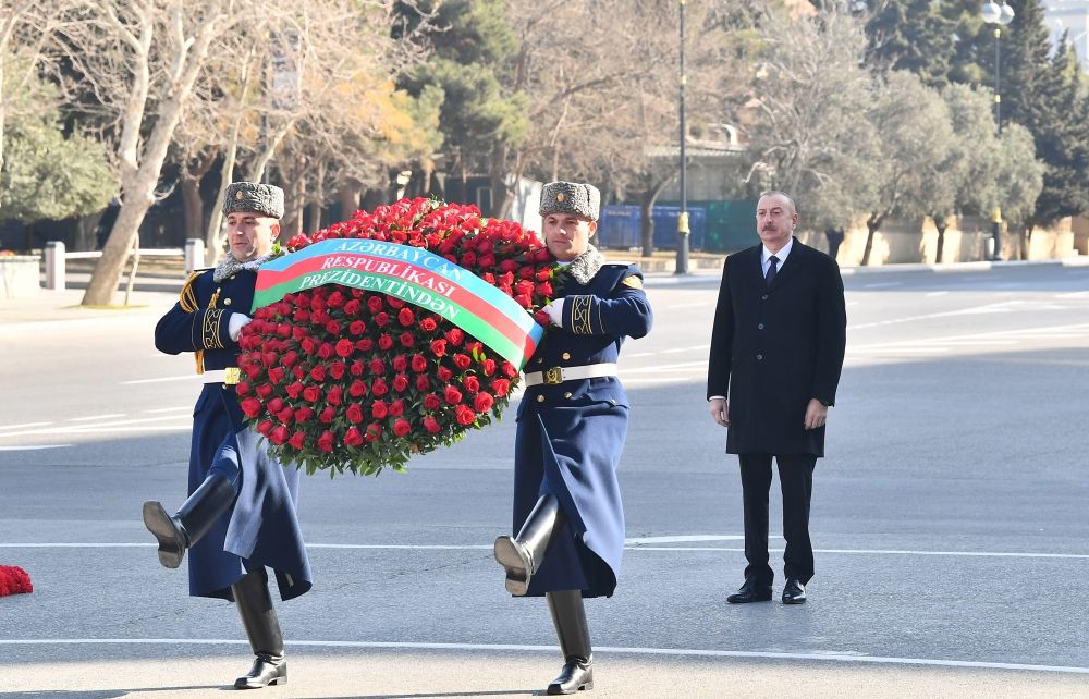 Azerbaijani president pays tribute to Khojaly genocide monument