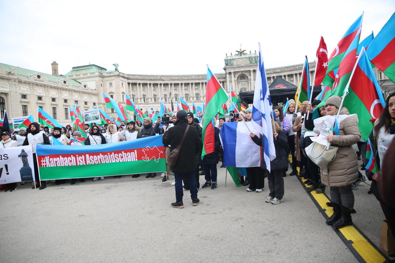 World Azerbaijanis mark 31st anniversary of Khojaly genocide at Heldenplatz square in Vienna