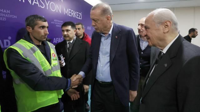 Erdogan meets Azerbaijani IDP whose help to quake victims widely discussed in media [PHOTO]