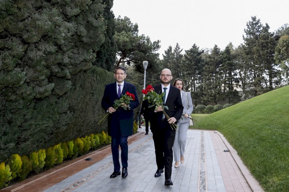 Montenegrin official honors memory of Heydar Aliyev [PHOTO]