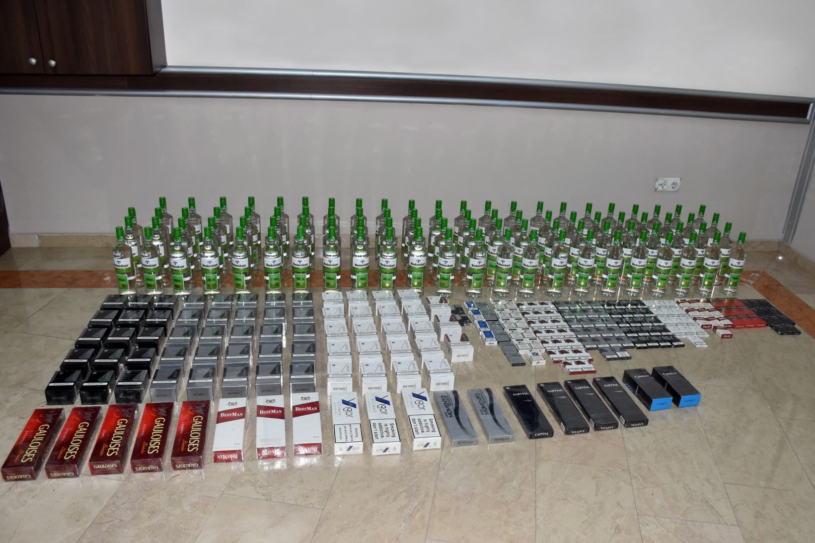 Large amount of cigarettes, alcoholic beverages, & firearms confiscated in Nakhchivan [PHOTO]