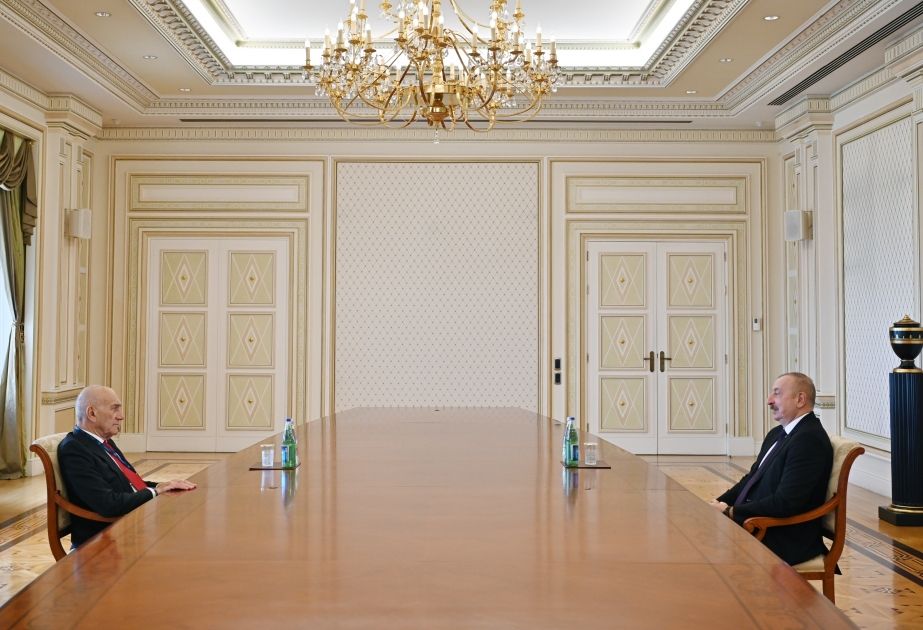 President Ilham Aliyev receives former Prime Minister of Israel [UPDATE]