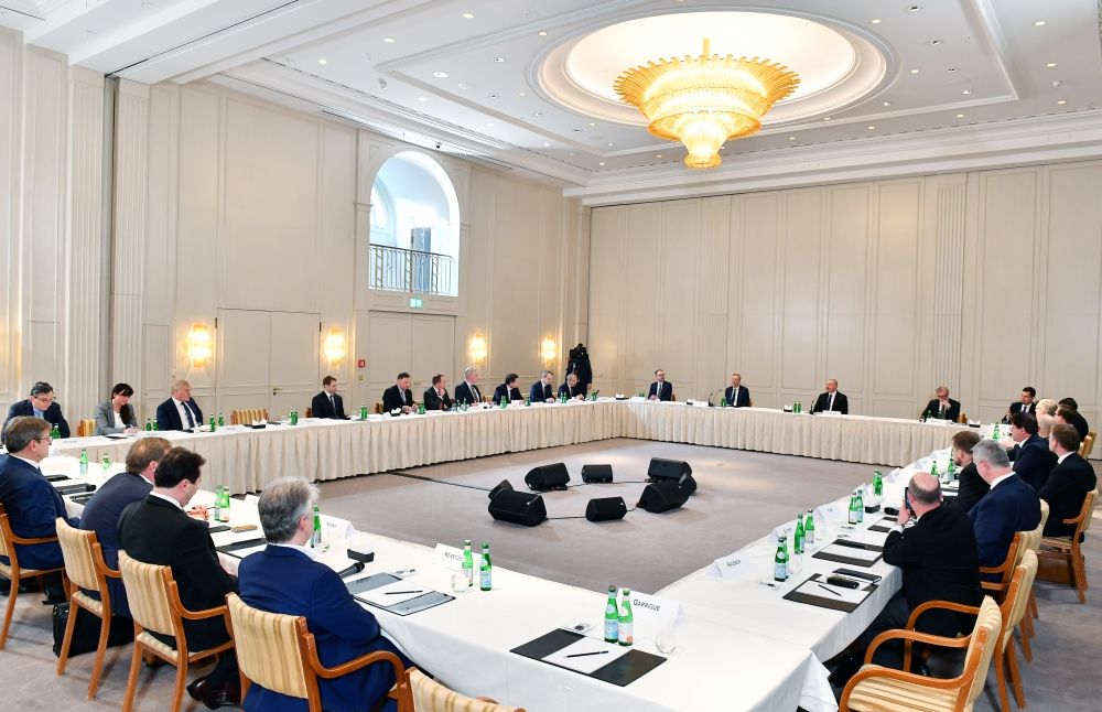 President Ilham Aliyev meets with heads of leading German companies [UPDATE]
