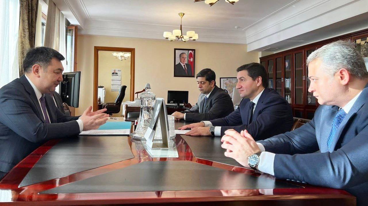 Kazakh, Azerbaijani officials discuss media co-op, exchange of experience & content