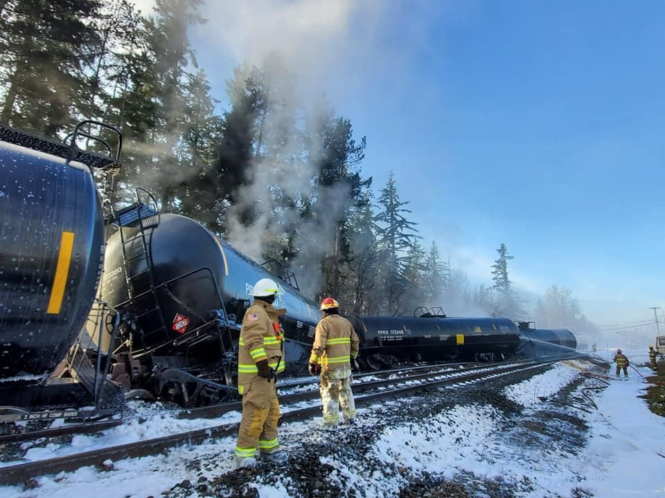 Train derails in U.S. state of Washington, no injuries reported