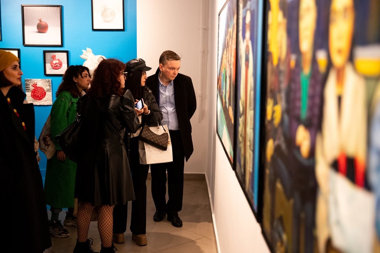 Baku presents exhibition by YARAT Contemporary Art School students [PHOTOS] - Gallery Image