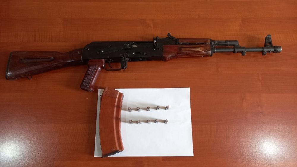 Police confiscate Kalashnikov assault rifle from Aghjabadi disctrict resident [PHOTOS]
