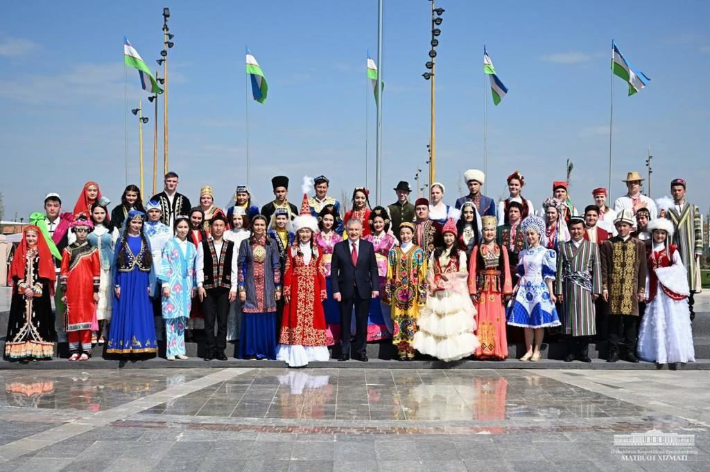 Uzbek president congratulates Azerbaijani diaspora on Novruz holiday [PHOTOS]