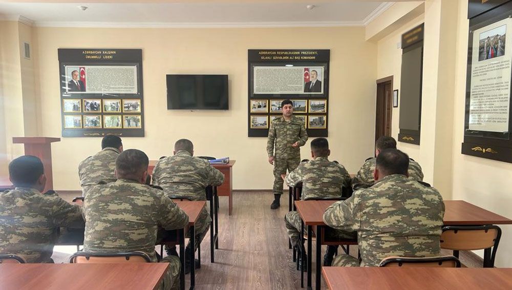 Defense Ministry holds contest to determine best group leader for classes on socio-political training [PHOTOS]