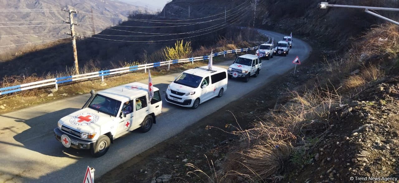 Seven ICRC cars and one truck pass through Lachin-Khankendi road amidst protests [PHOTOS]