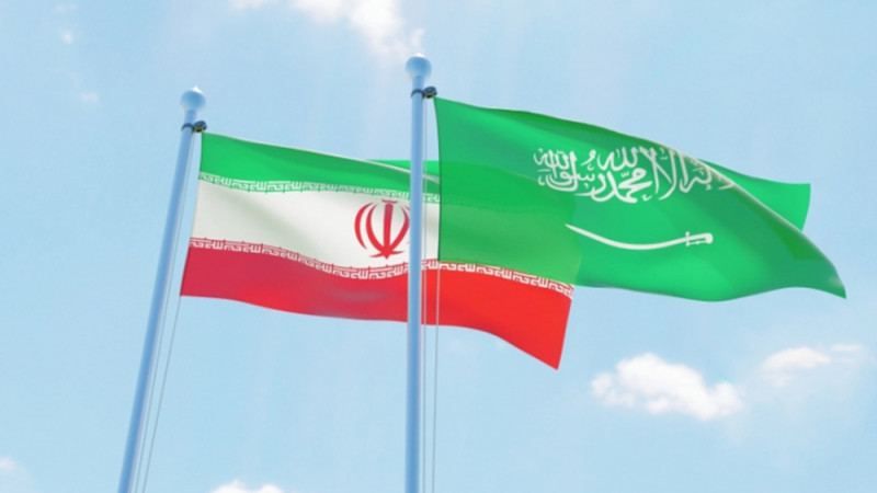 Iran, Saudi Arabia FMs discuss bilateral ties on phone