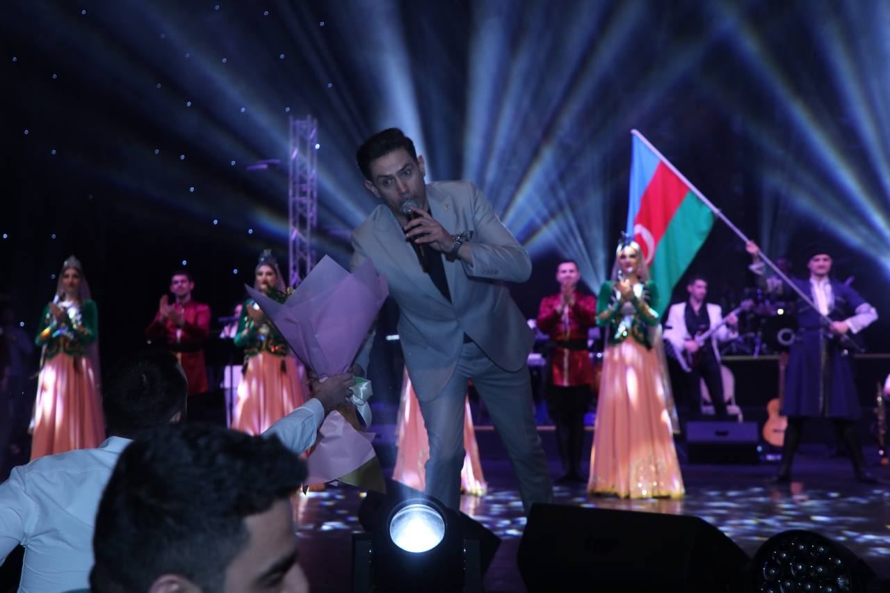 Azerbaijani popular singer makes audience feel nostalgic [PHOTOS/VIDEO] - Gallery Image