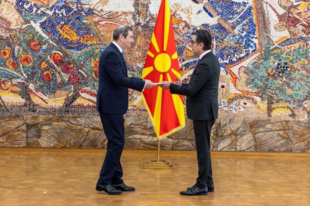 Azerbaijani envoy presents his credential to North Macedoninan President