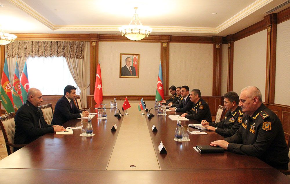 Azerbaijani defense minister & Selcuk Bayraktar mull dev't of military-technical co-op