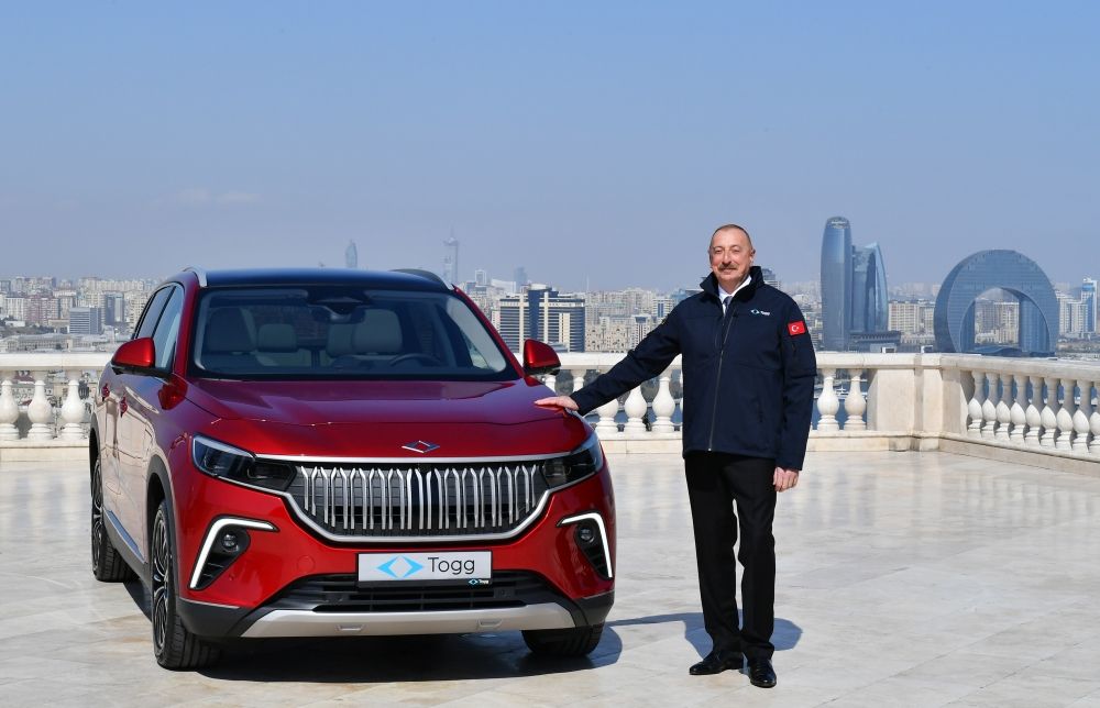Azerbaijani President presented with Türkiye’s first indigenous electric car [UPDATE]
