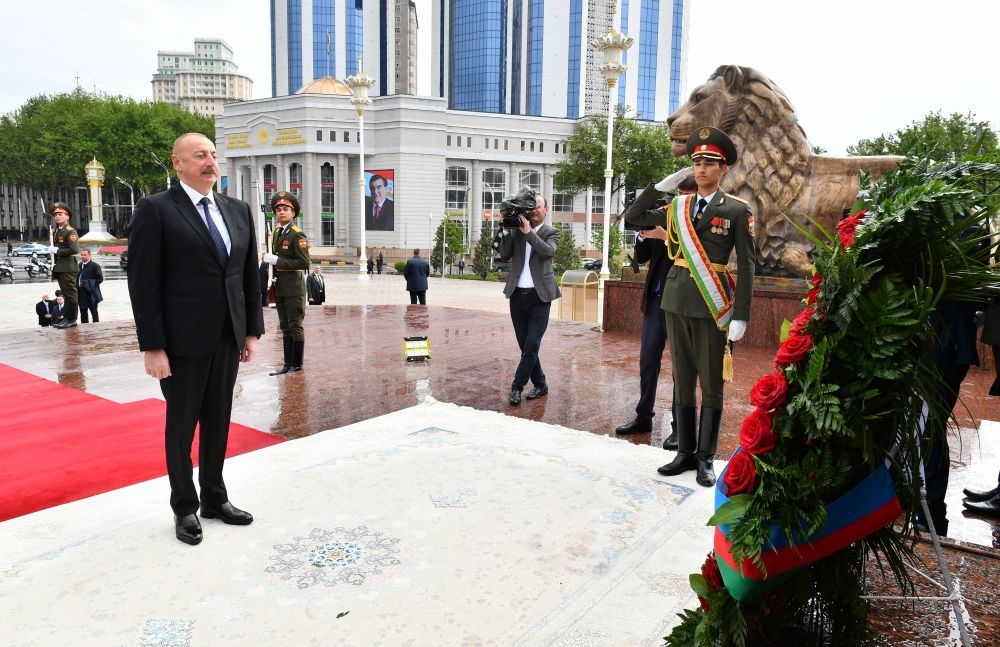 Azerbaijani President visits monument of Ismoil Somoni in Dushanbe [PHOTOS] - Vimarsana News