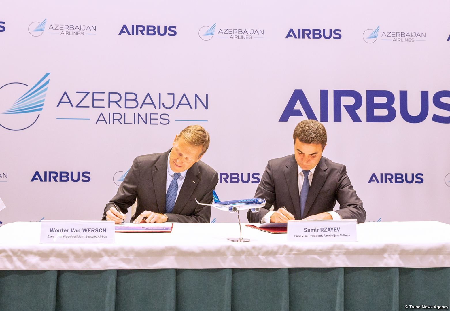 Azerbaijan Airlines orders 12 A320neo Family aircraft [PHOTOS]