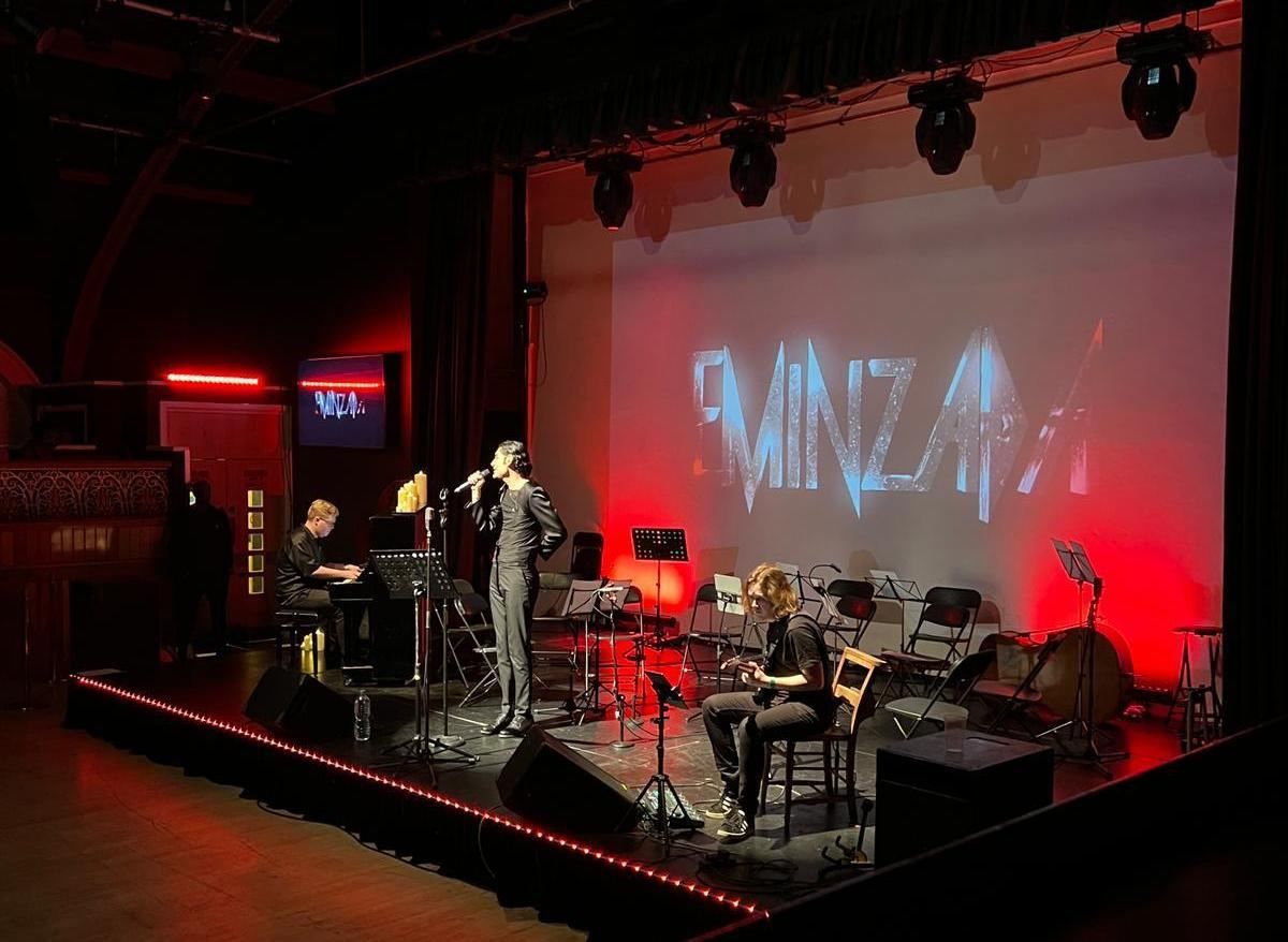 Azerbaijani singer takes London audience's breath away [PHOTOS]