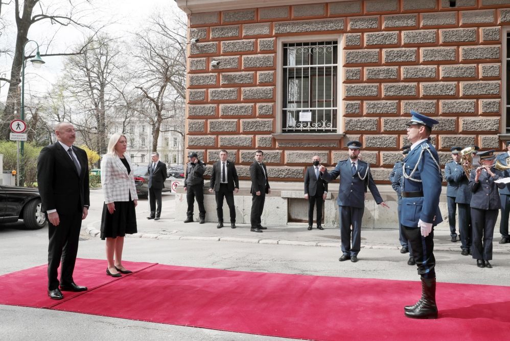 Official welcoming ceremony for President Ilham Aliyev held in Sarajevo [PHOTOS/VIDEO]