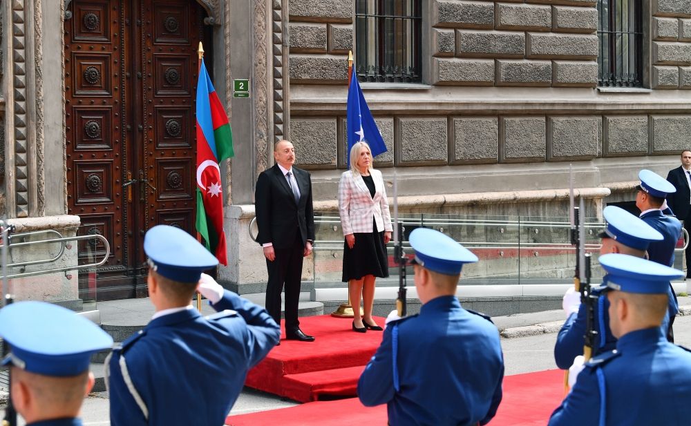 Official welcoming ceremony for President Ilham Aliyev held in Sarajevo [PHOTOS/VIDEO] - Gallery Image