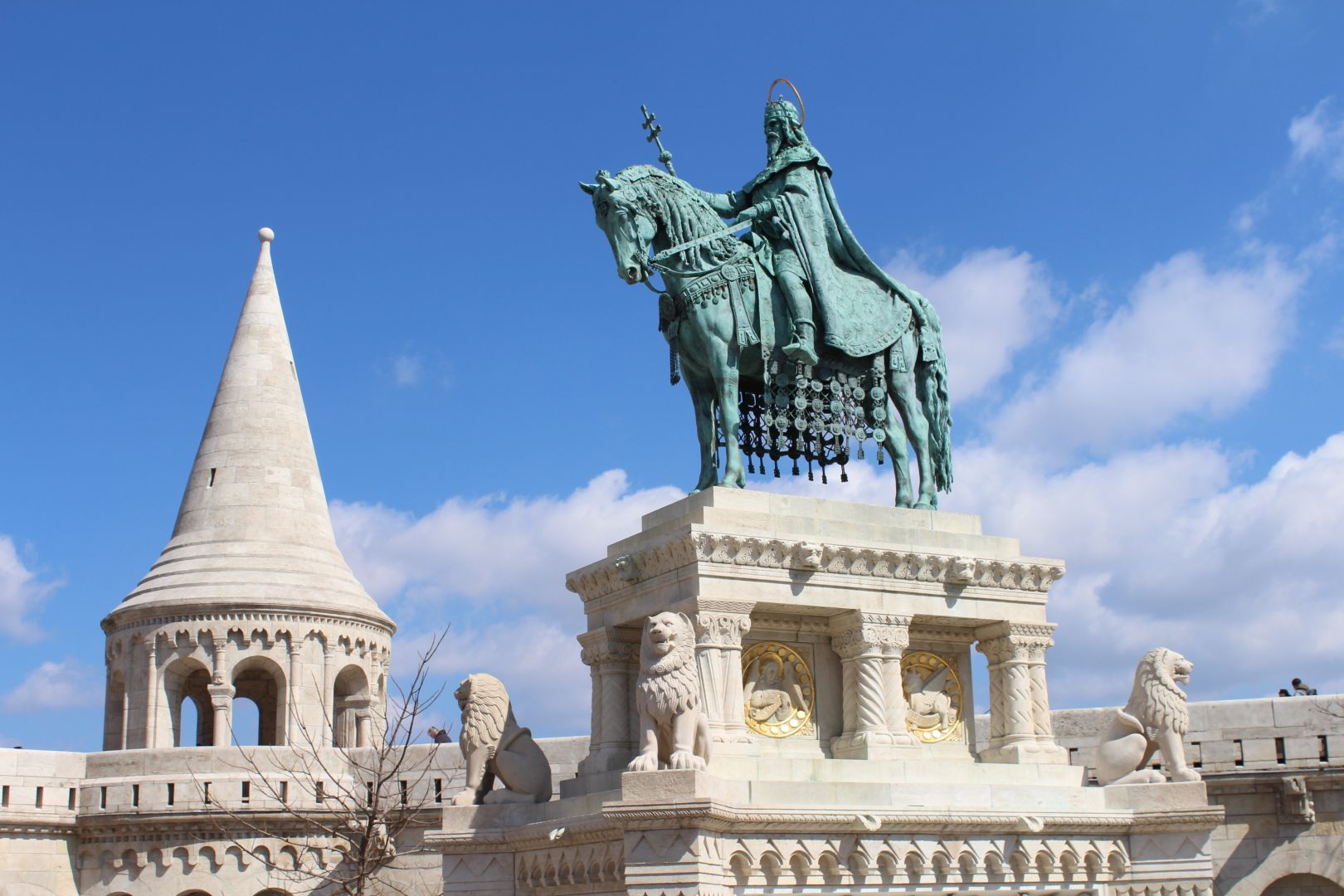 Azerbaijani photographer enchanted by Hungarian centuries-old architecture [PHOTOS]