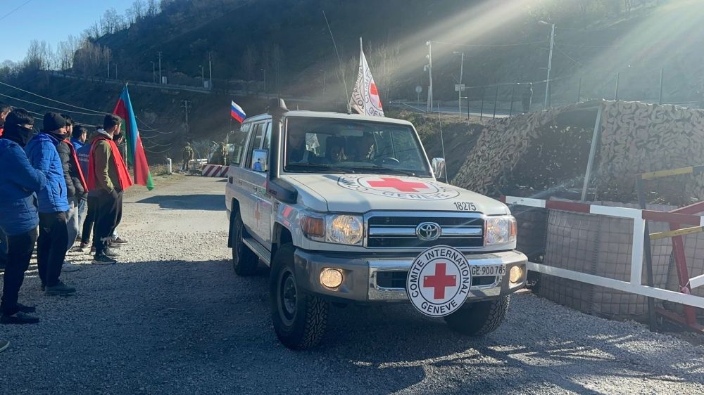 Peaceful protests continue on Lachin-Khankendi road - vehicles belonging to ICRC freely move protest area [PHOTOS]