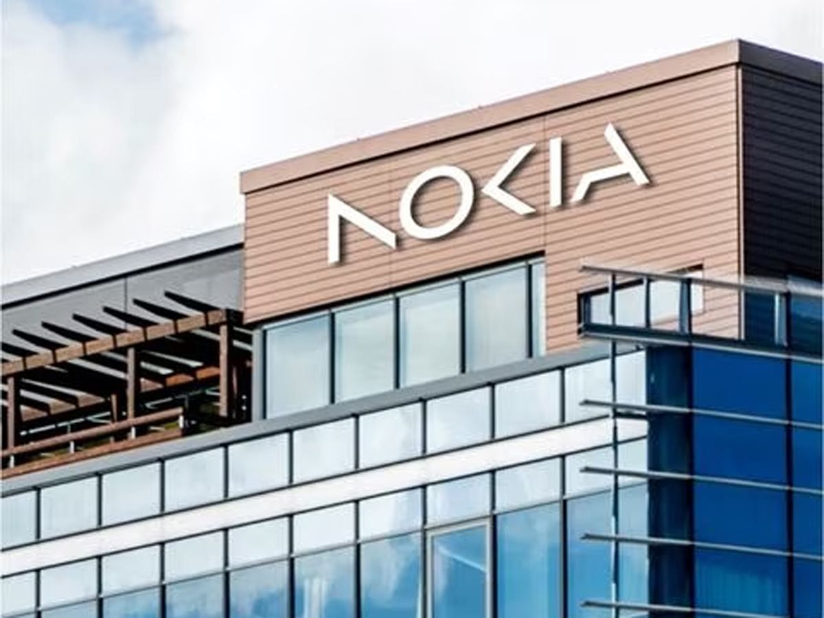 Nokia profit misses forecast, expects stronger second half