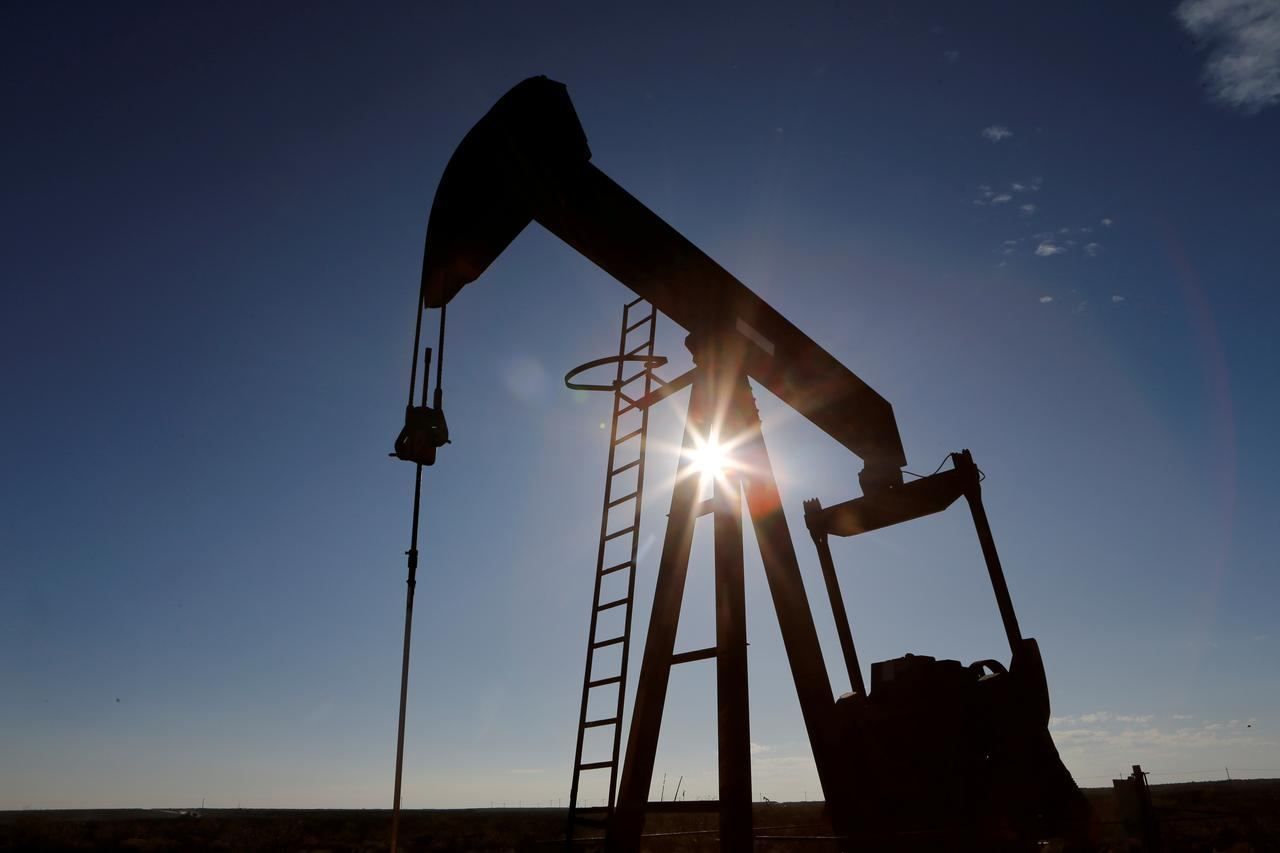 Oil steadies ahead of expected interest rate hikes