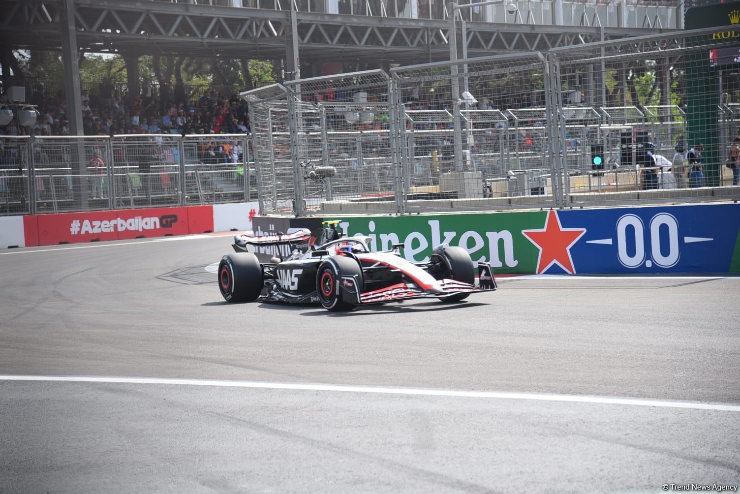 Main race of Formula 1 Azerbaijan Grand Prix kicks off