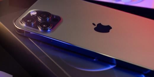 Apple plans foldable and frameless iPhones for 2026–2028