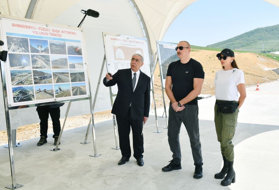 Azerbaijani President and First Lady pay visit to Shusha
President and First Lady viewed progress of work at 66th-81st kilometer section of Ahmadbayli-Fuzuli-Shusha highway [PHOTOS]