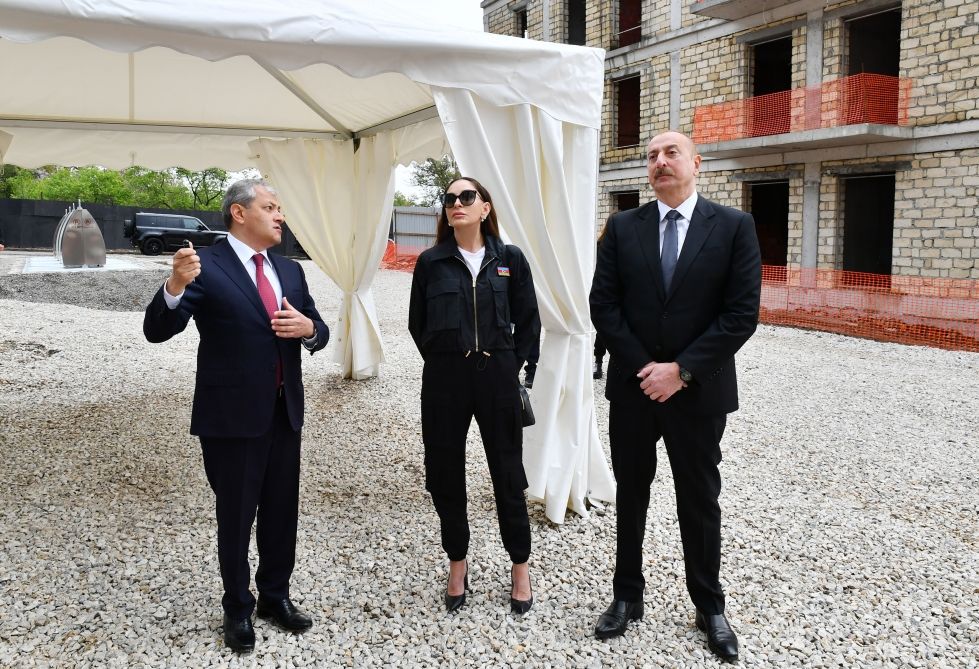 President, First Lady Mehriban Aliyeva examined construction of residential complex consisting of 23 buildings in Shusha [PHOTOS/VIDEO]