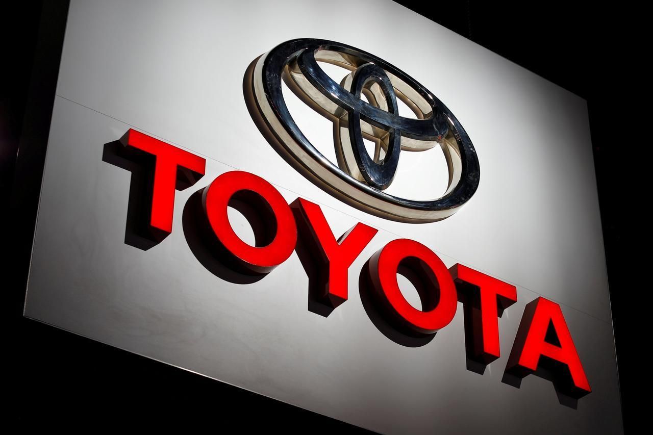 Toyota sees 10% rise in annual profit after bumper Q4
