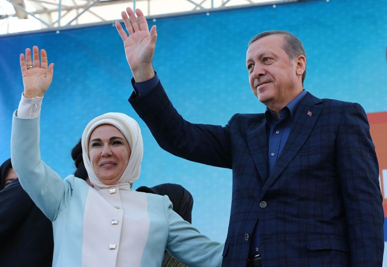 Turkish President votes with his wife Emine Erdogan [VIDEO]