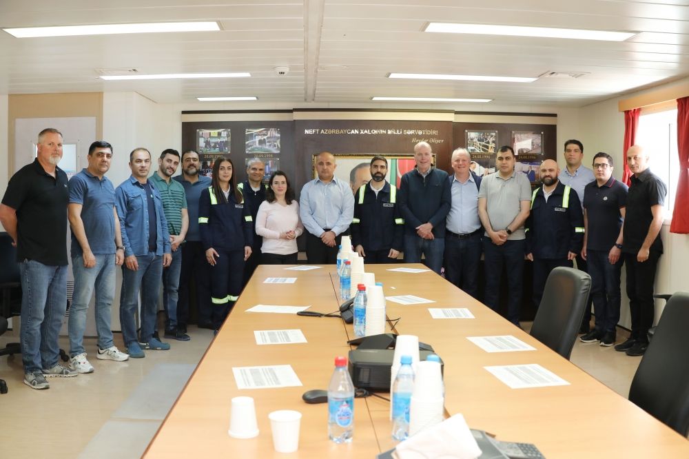 SOFAZ and SOCAR delegations visit Heydar Aliyev drilling rig