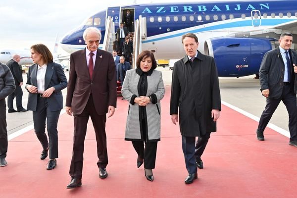 Azerbaijani parliament speaker arrives in Moscow