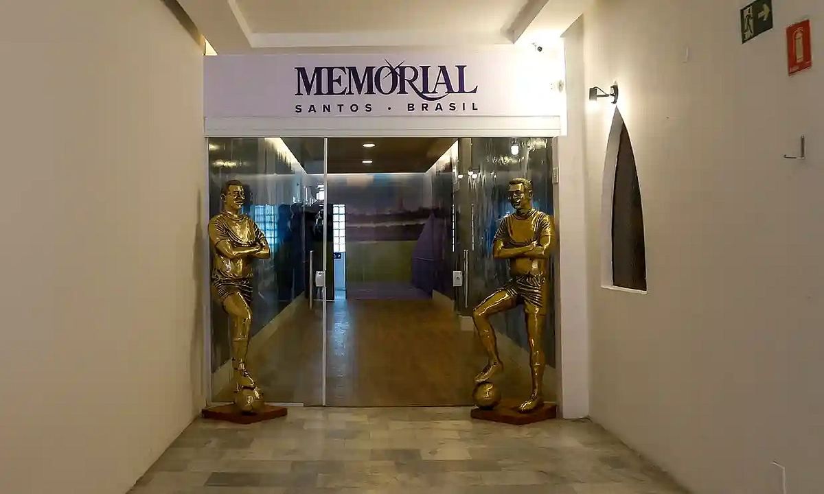 Pele’s mausoleum opens to visitors in Brazil
