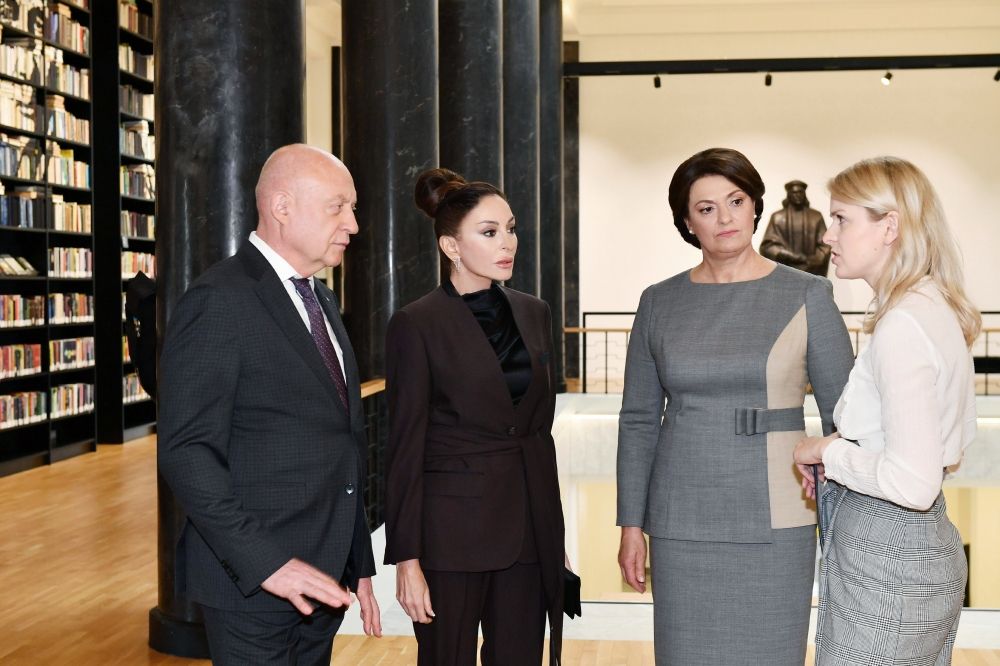 Azerbaijan's First Lady visits Martynas Mažvydas National Library of Lithuania [PHOTOS/VIDEO]
