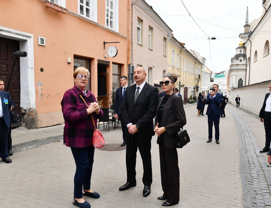 Azerbaijani President and First Lady tour Vilnius Old Town [PHOTOS/VIDEO]