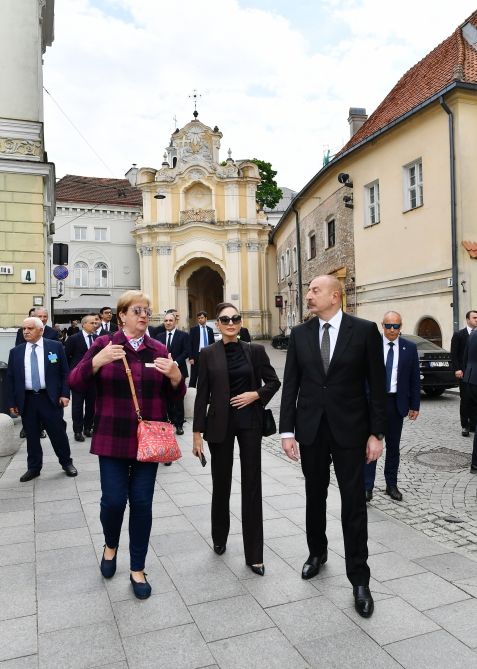 Azerbaijani President and First Lady tour Vilnius Old Town [PHOTOS/VIDEO] - Gallery Image